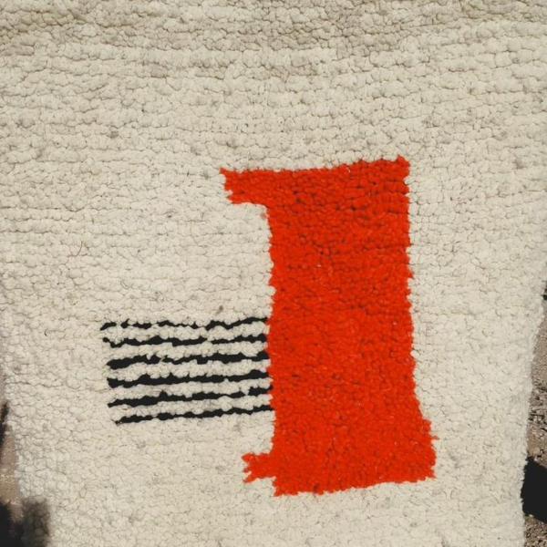 Tapis berbère moderne à motifs abstraits