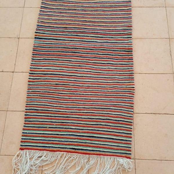 Tapis en laine multicolore fait main