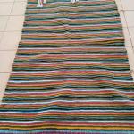 Tapis en laine rayé aux couleurs vives