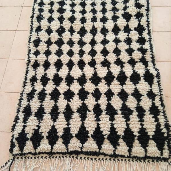 Tapis Beni Ouarain en laine berbère noir et blanc