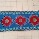 Tapis berbère artisanal coloré à motifs floraux