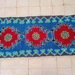 Tapis berbère artisanal coloré à motifs floraux