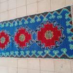 Tapis berbère artisanal coloré à motifs floraux