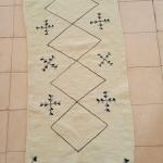 Tapis artisanal berbère minimaliste - Motifs losanges et croix