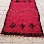 Tapis berbère fait main - Rouge profond avec motifs losanges