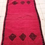 Tapis berbère fait main - Rouge profond avec motifs losanges