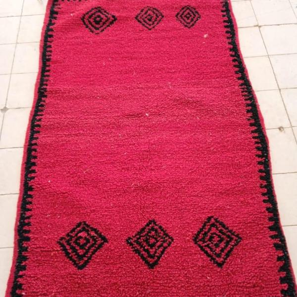 Tapis berbère fait main - Rouge profond avec motifs losanges